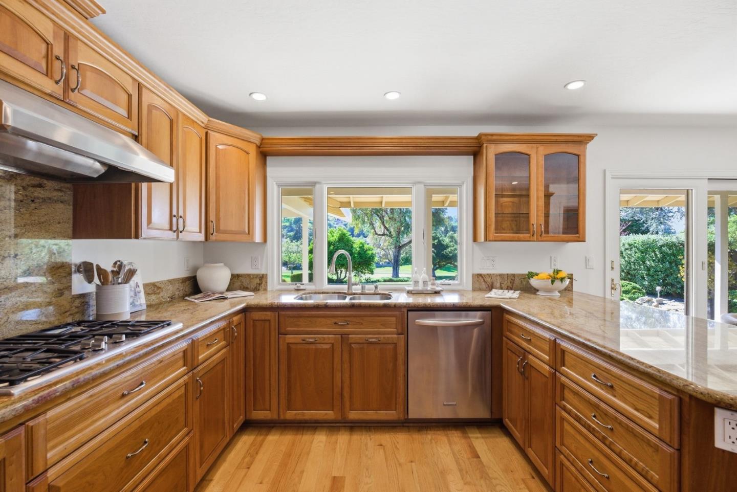 Detail Gallery Image 11 of 56 For 6915 Castlerock Dr, San Jose,  CA 95120 - 4 Beds | 2/1 Baths