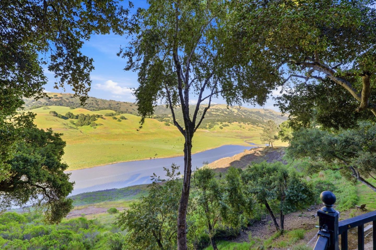 Detail Gallery Image 30 of 67 For 2981 Holiday Ct, Morgan Hill,  CA 95037 - 6 Beds | 4/1 Baths