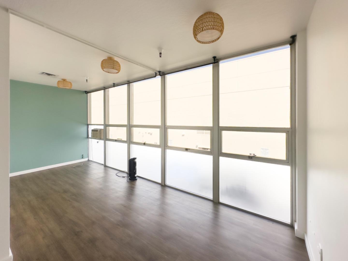 Detail Gallery Image 2 of 7 For 1220 Howard Ave #230,  Burlingame,  CA 94010 - – Beds | – Baths