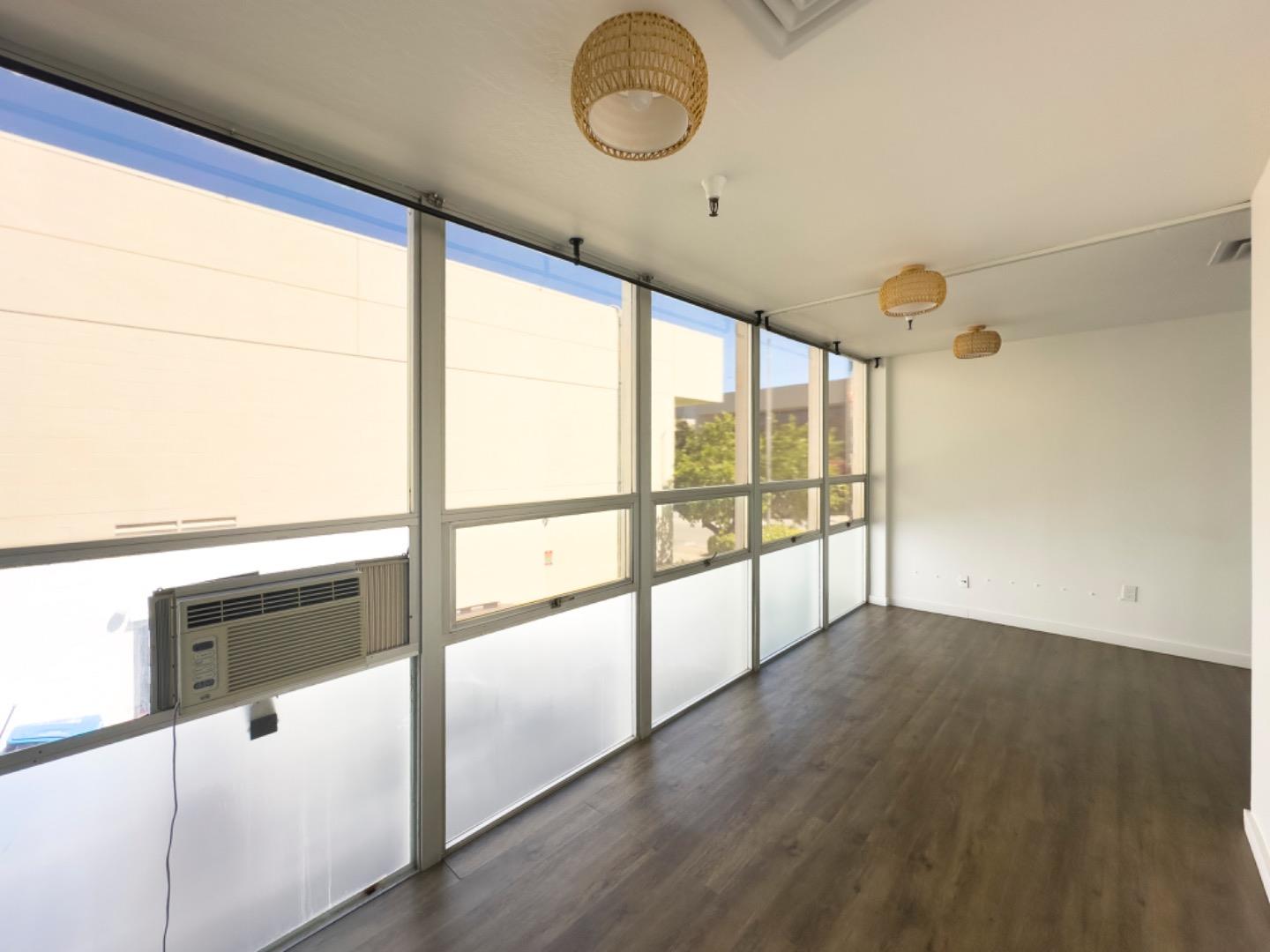 Detail Gallery Image 4 of 7 For 1220 Howard Ave #230,  Burlingame,  CA 94010 - – Beds | – Baths