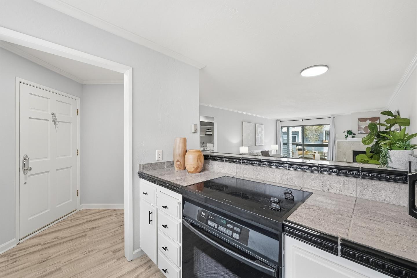 Detail Gallery Image 6 of 30 For 30 Eddystone Ct, Redwood City,  CA 94065 - 1 Beds | 1 Baths