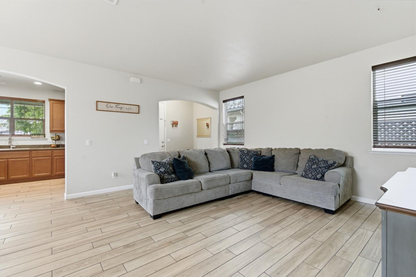 Detail Gallery Image 5 of 37 For 651 Livingston Ave, King City,  CA 93930 - 4 Beds | 2/1 Baths