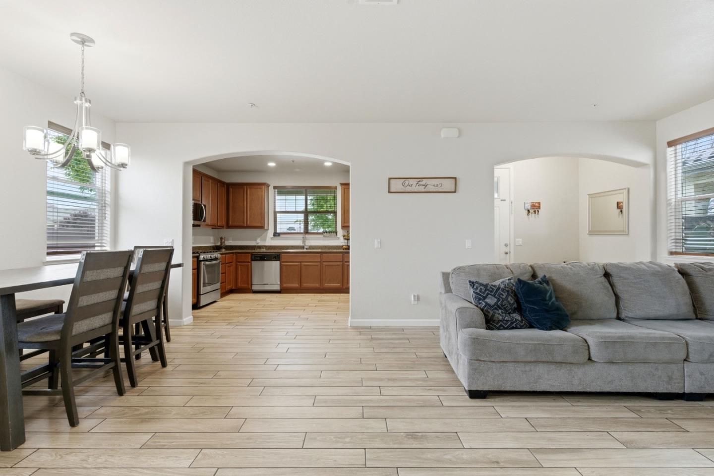 Detail Gallery Image 6 of 37 For 651 Livingston Ave, King City,  CA 93930 - 4 Beds | 2/1 Baths