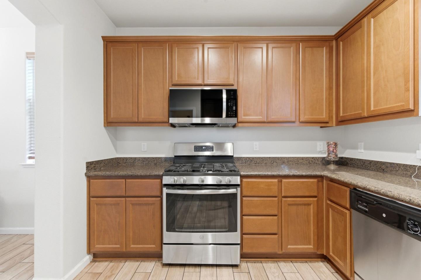 Detail Gallery Image 9 of 37 For 651 Livingston Ave, King City,  CA 93930 - 4 Beds | 2/1 Baths