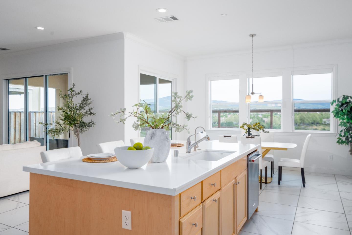 Detail Gallery Image 14 of 44 For 1195 Trumpet Vine Ln, San Ramon,  CA 94582 - 4 Beds | 3/1 Baths