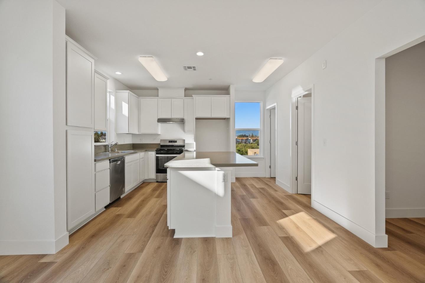 Detail Gallery Image 11 of 33 For 417 Annie Dr, Watsonville,  CA 95076 - 3 Beds | 3/1 Baths