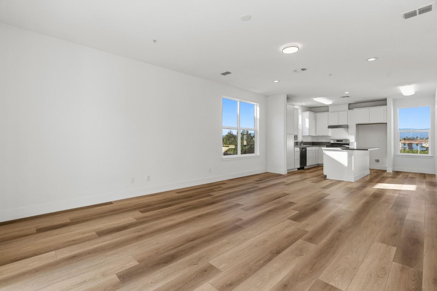 Detail Gallery Image 16 of 33 For 417 Annie Dr, Watsonville,  CA 95076 - 3 Beds | 3/1 Baths