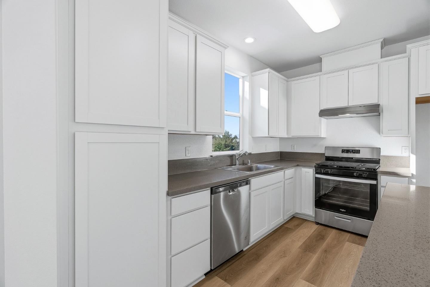 Detail Gallery Image 17 of 33 For 417 Annie Dr, Watsonville,  CA 95076 - 3 Beds | 3/1 Baths