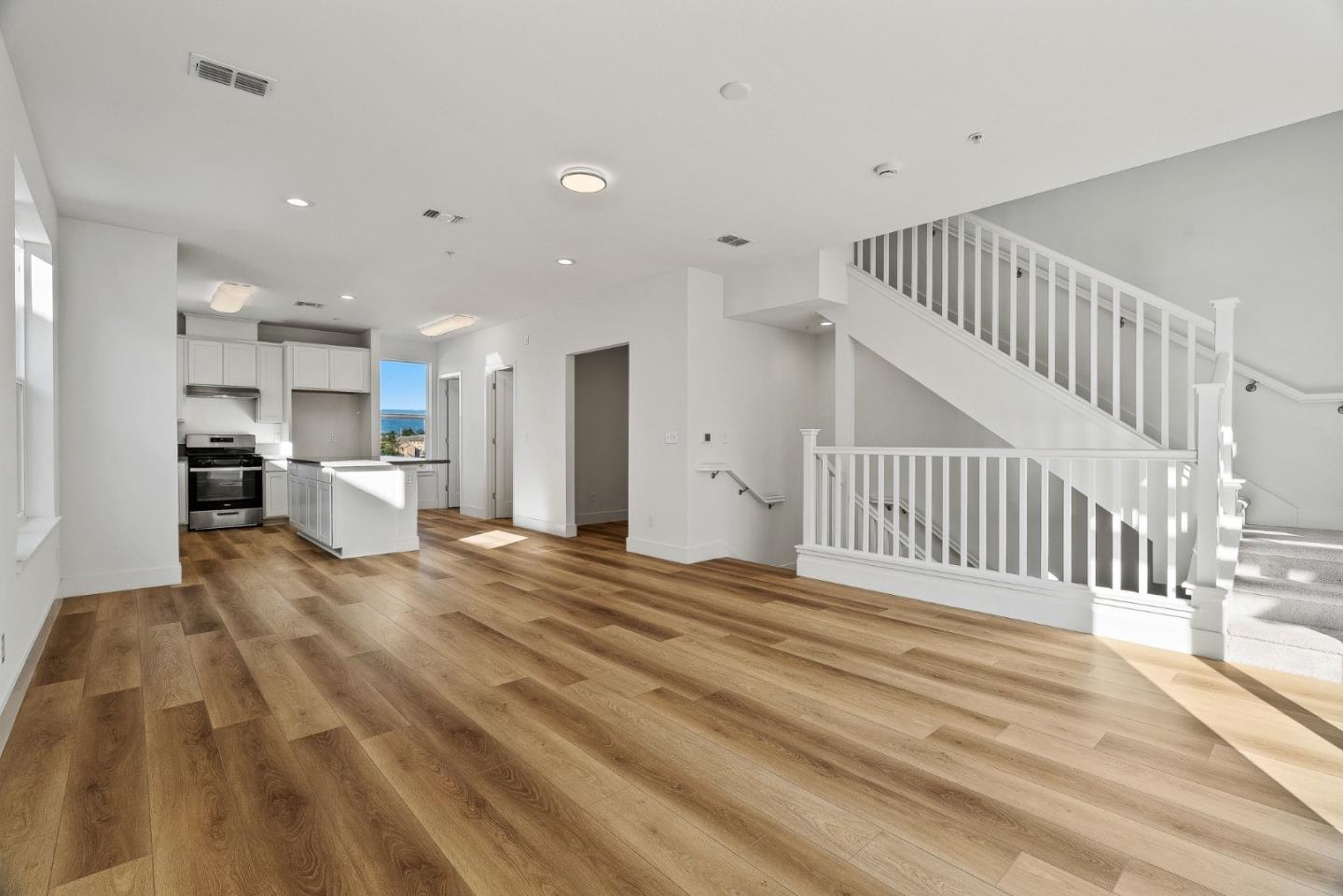 Detail Gallery Image 7 of 33 For 417 Annie Dr, Watsonville,  CA 95076 - 3 Beds | 3/1 Baths