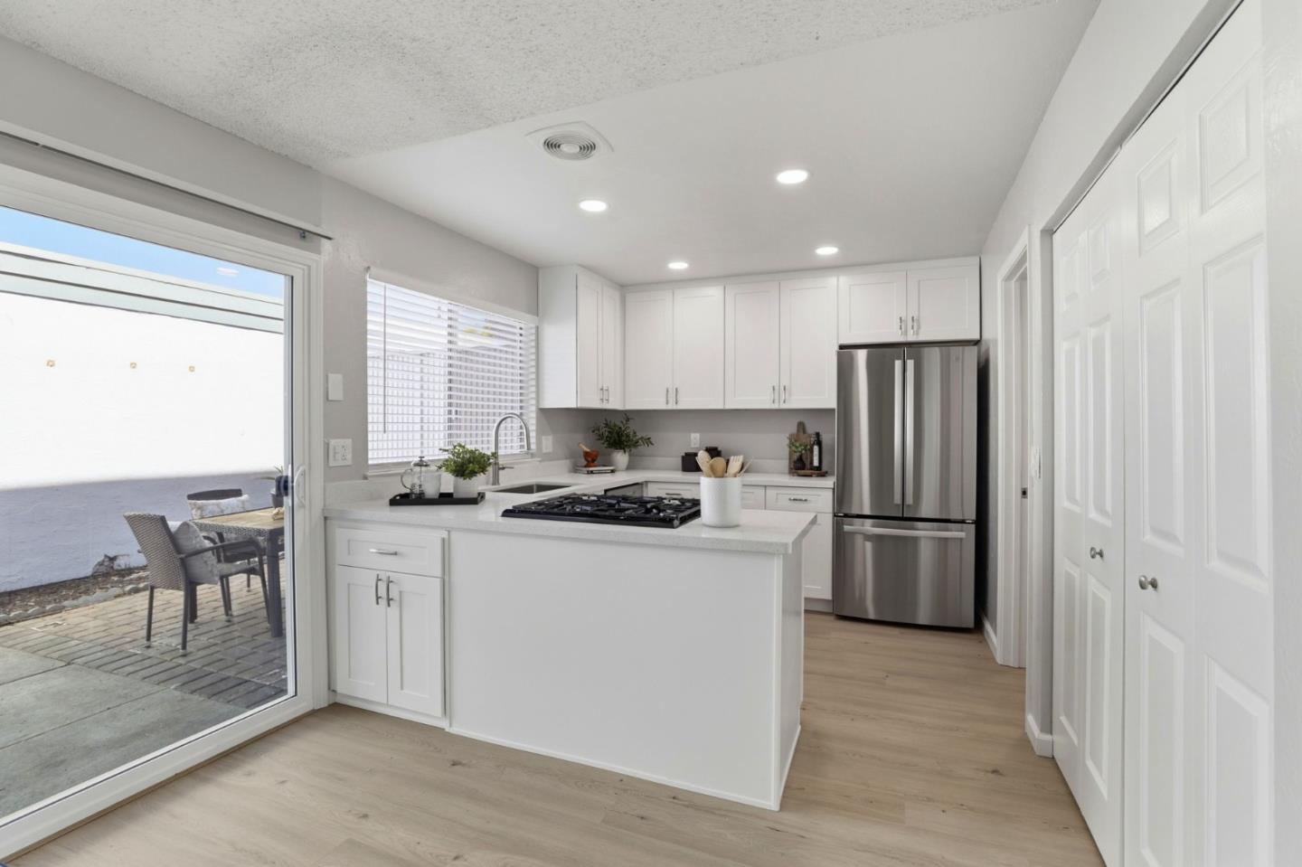 Detail Gallery Image 10 of 37 For 3184 Fernside Sq, San Jose,  CA 95132 - 3 Beds | 1/1 Baths