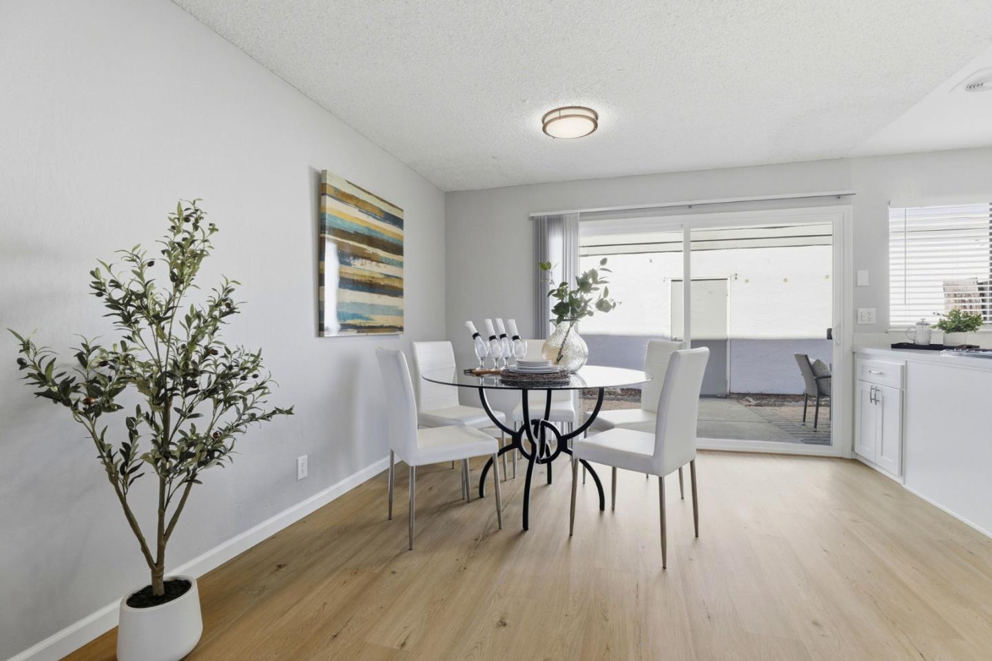 Detail Gallery Image 12 of 37 For 3184 Fernside Sq, San Jose,  CA 95132 - 3 Beds | 1/1 Baths