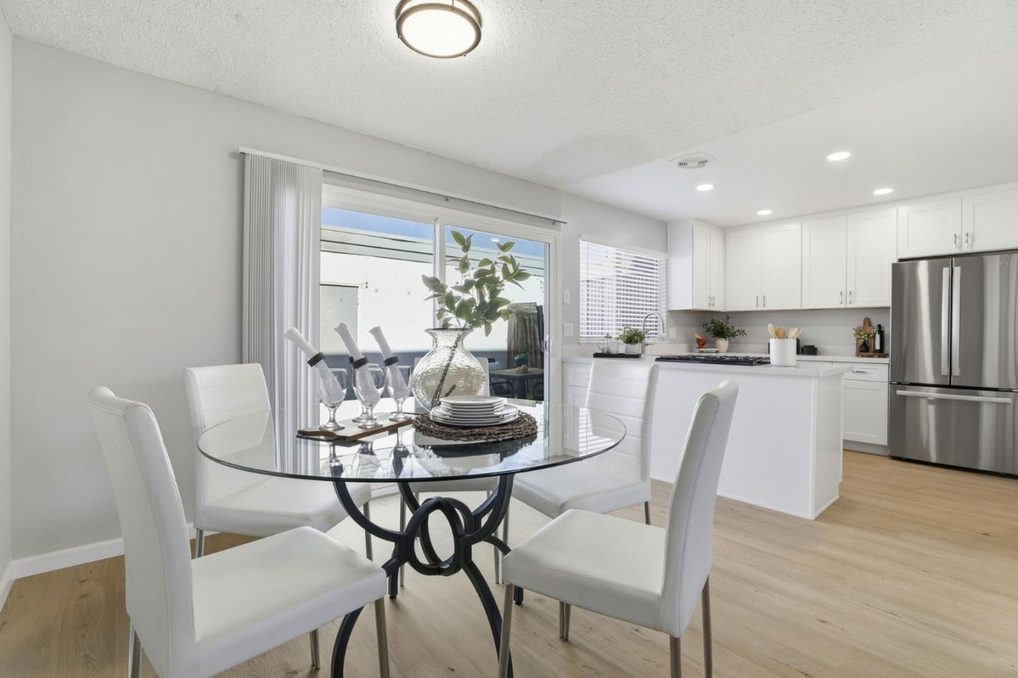 Detail Gallery Image 13 of 37 For 3184 Fernside Sq, San Jose,  CA 95132 - 3 Beds | 1/1 Baths