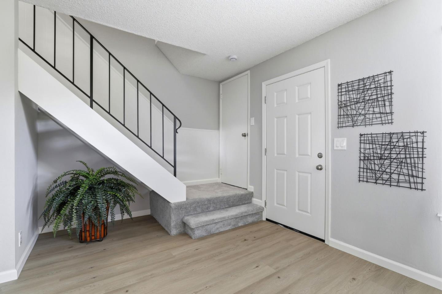 Detail Gallery Image 14 of 37 For 3184 Fernside Sq, San Jose,  CA 95132 - 3 Beds | 1/1 Baths