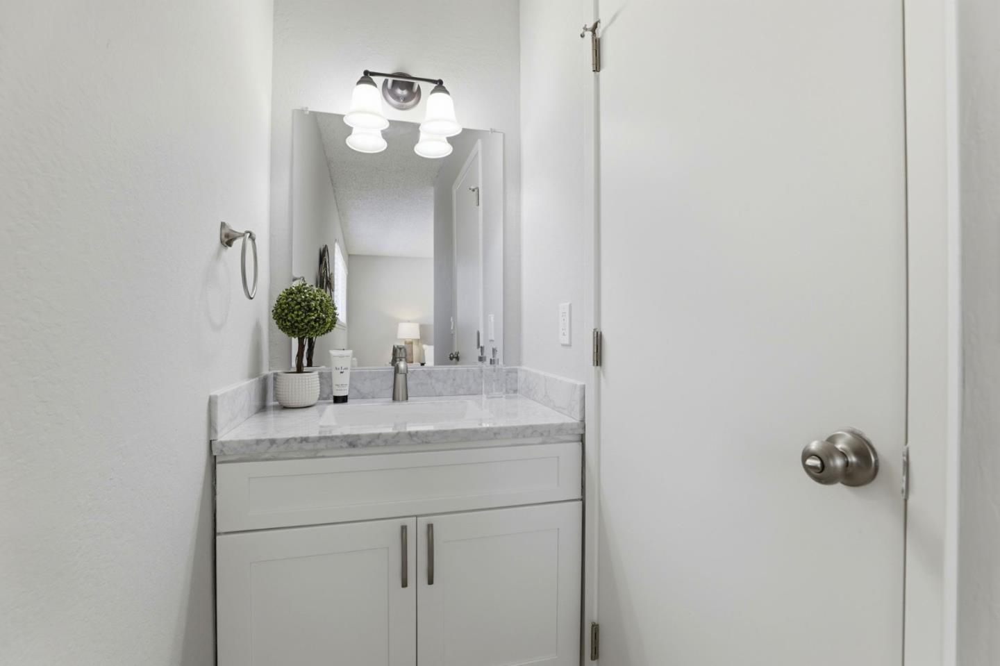 Detail Gallery Image 23 of 37 For 3184 Fernside Sq, San Jose,  CA 95132 - 3 Beds | 1/1 Baths