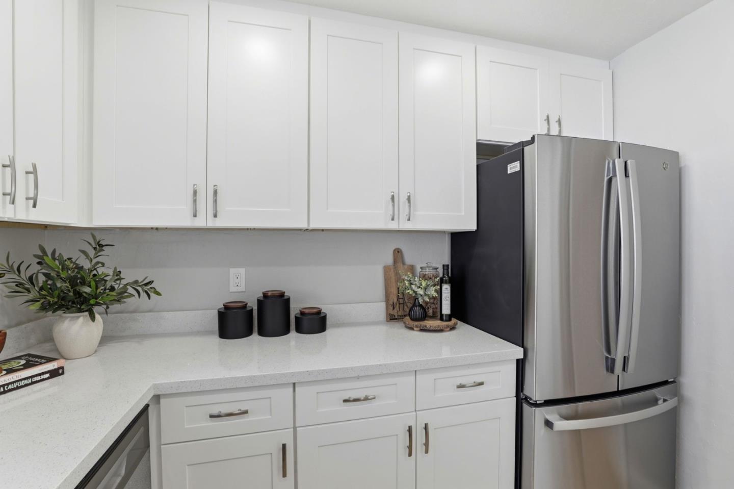 Detail Gallery Image 9 of 37 For 3184 Fernside Sq, San Jose,  CA 95132 - 3 Beds | 1/1 Baths