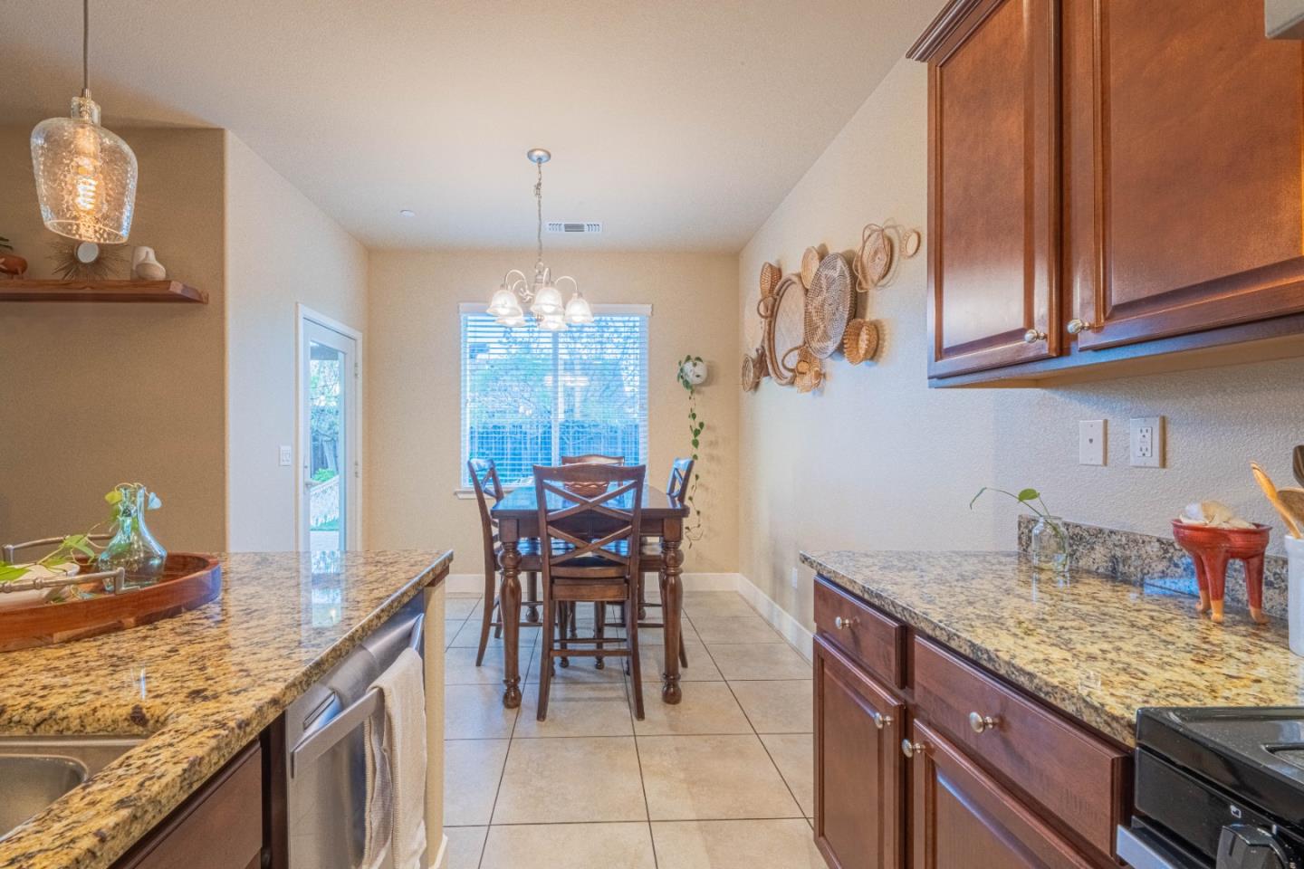 Detail Gallery Image 10 of 40 For 1581 Panorama Dr, Hollister,  CA 95023 - 4 Beds | 2 Baths