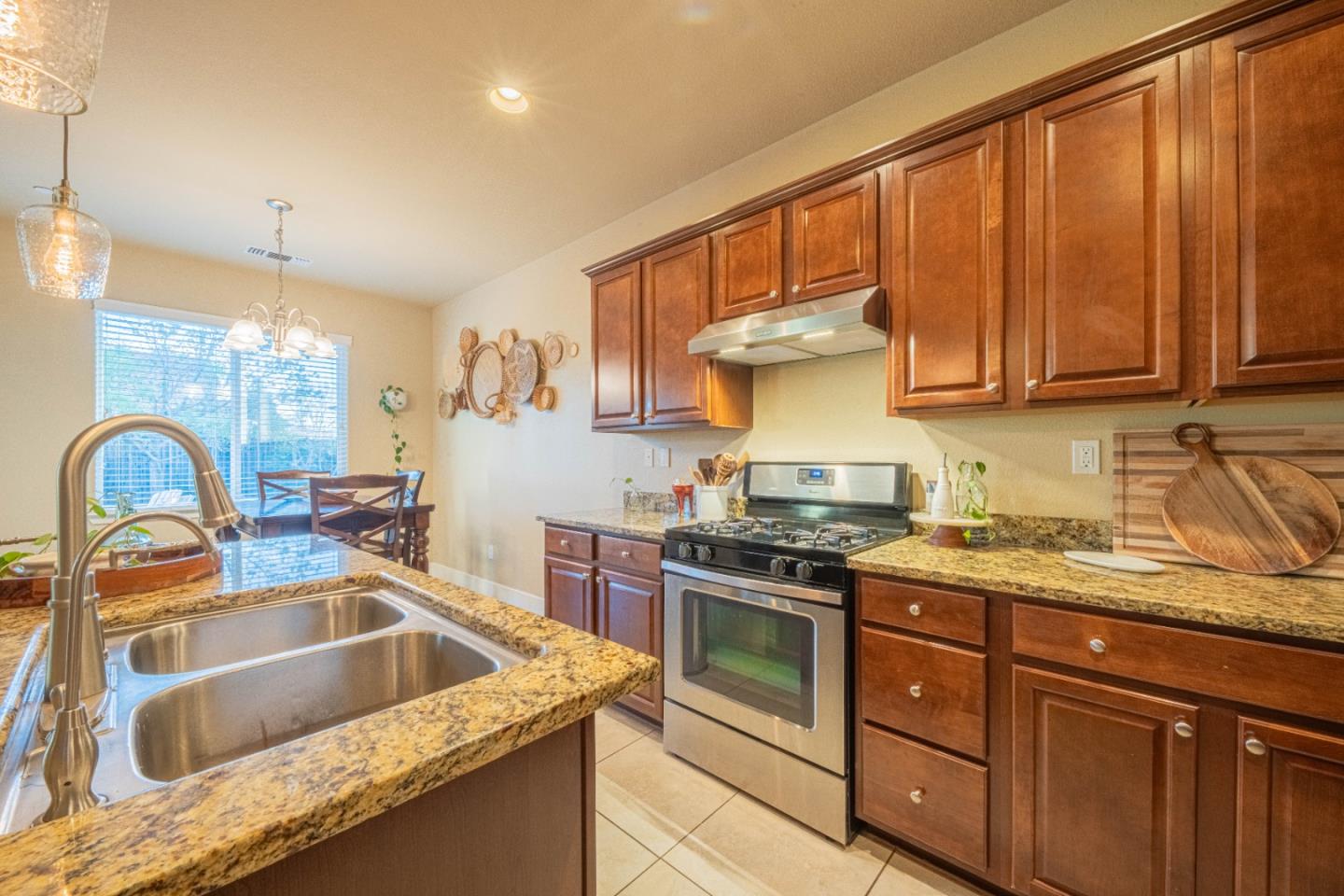 Detail Gallery Image 13 of 40 For 1581 Panorama Dr, Hollister,  CA 95023 - 4 Beds | 2 Baths