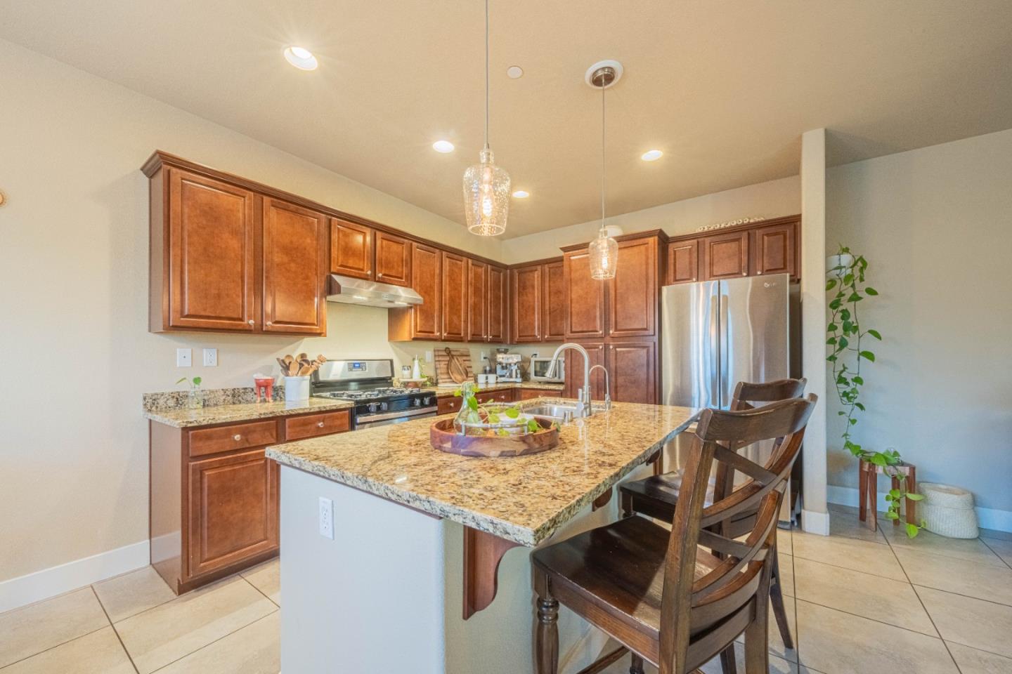 Detail Gallery Image 14 of 40 For 1581 Panorama Dr, Hollister,  CA 95023 - 4 Beds | 2 Baths