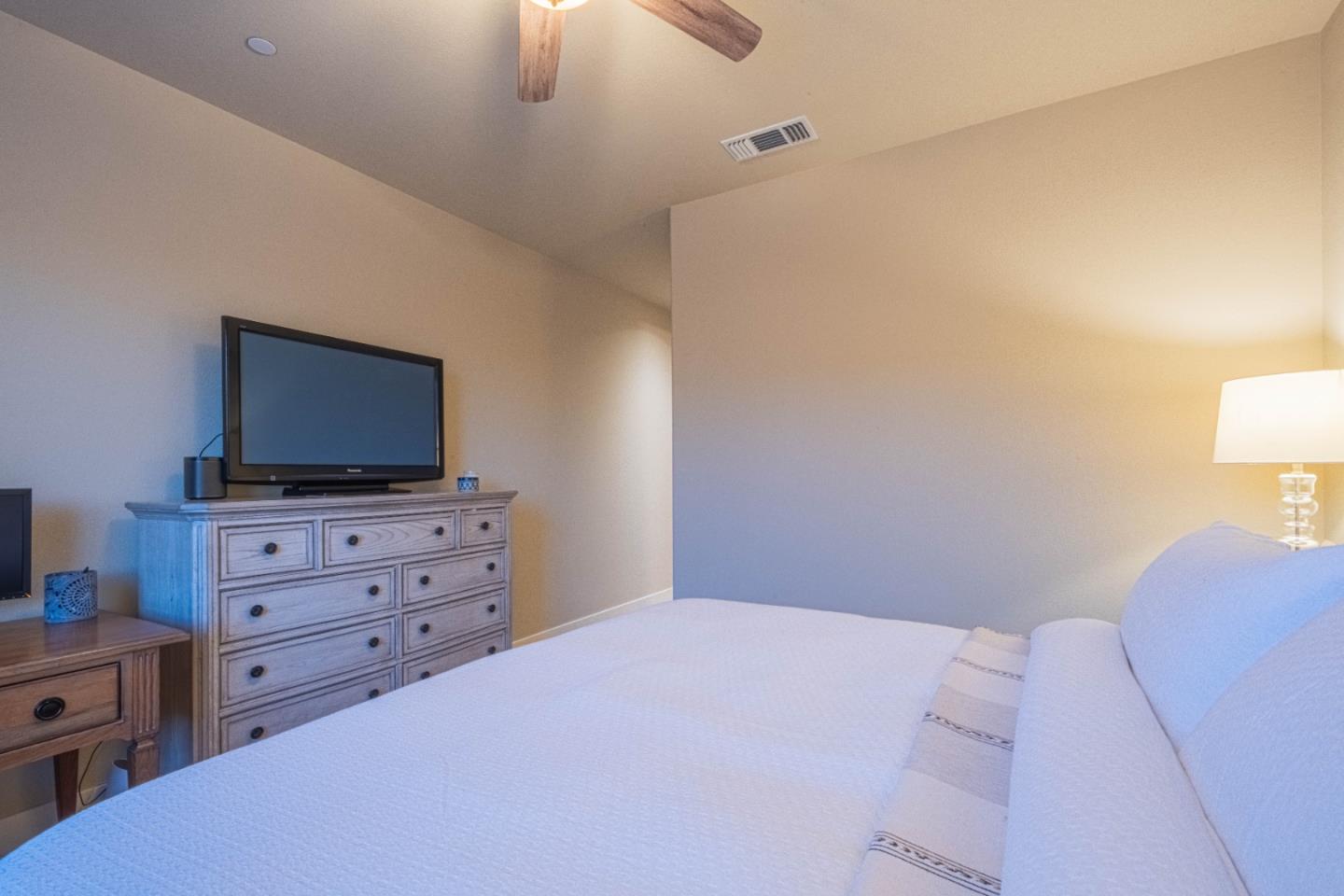 Detail Gallery Image 18 of 40 For 1581 Panorama Dr, Hollister,  CA 95023 - 4 Beds | 2 Baths