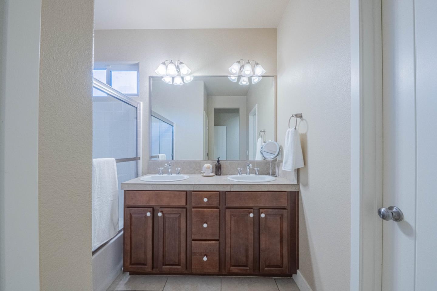 Detail Gallery Image 21 of 40 For 1581 Panorama Dr, Hollister,  CA 95023 - 4 Beds | 2 Baths