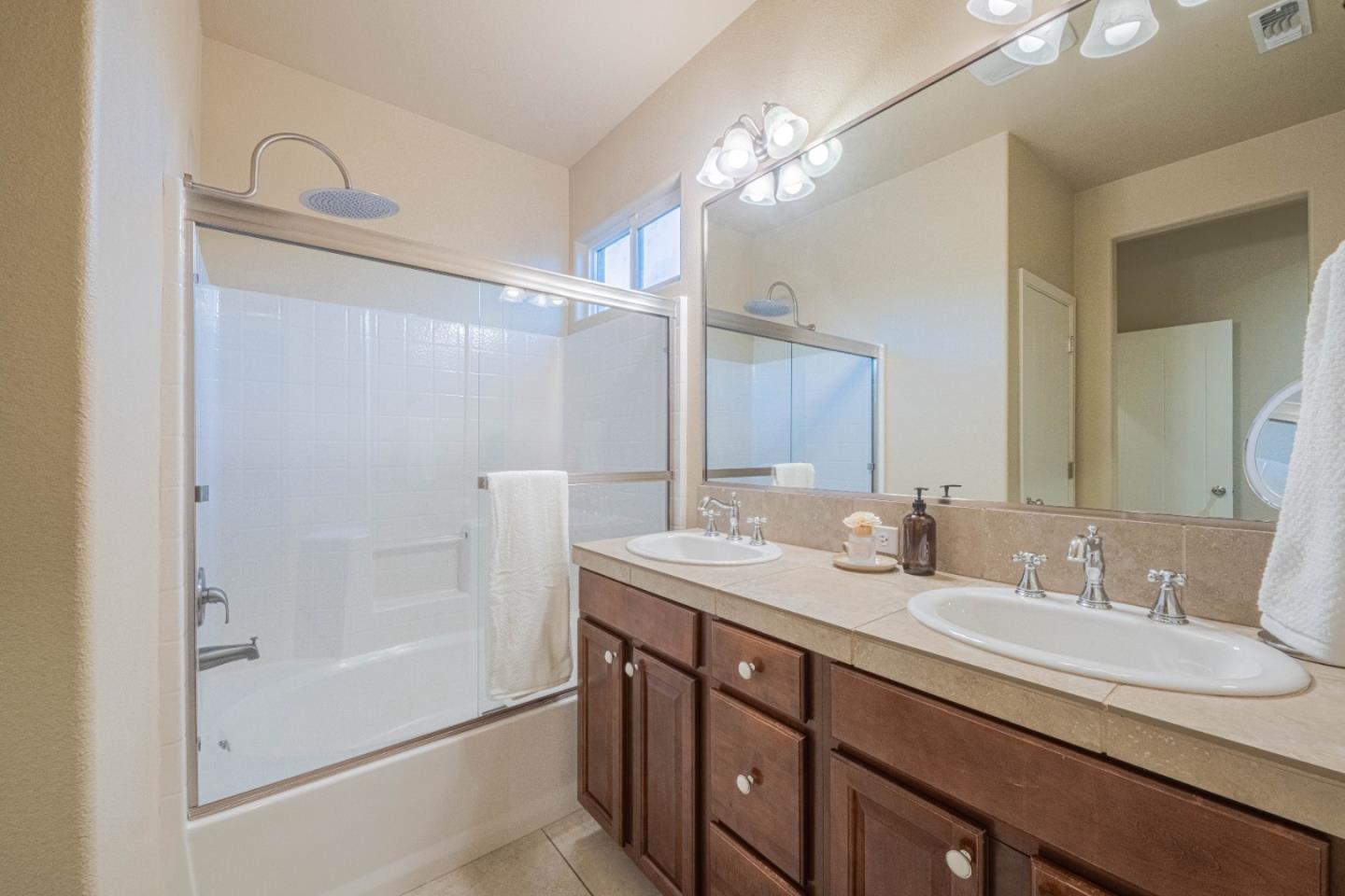 Detail Gallery Image 22 of 40 For 1581 Panorama Dr, Hollister,  CA 95023 - 4 Beds | 2 Baths