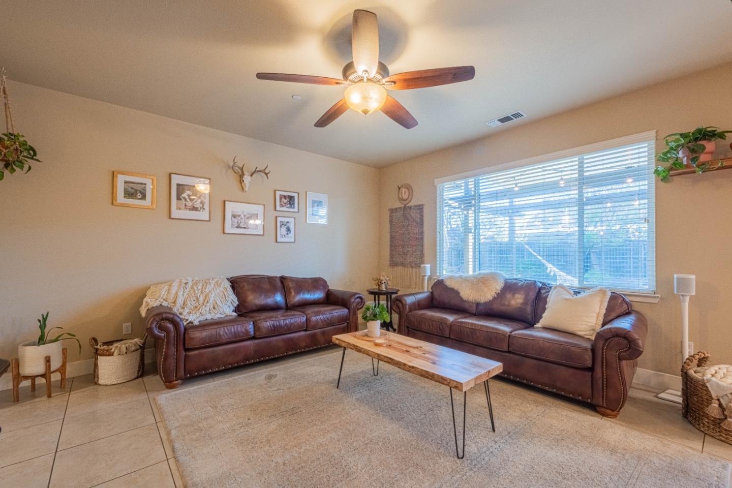 Detail Gallery Image 5 of 40 For 1581 Panorama Dr, Hollister,  CA 95023 - 4 Beds | 2 Baths