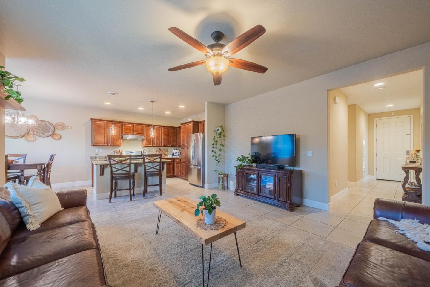 Detail Gallery Image 6 of 40 For 1581 Panorama Dr, Hollister,  CA 95023 - 4 Beds | 2 Baths