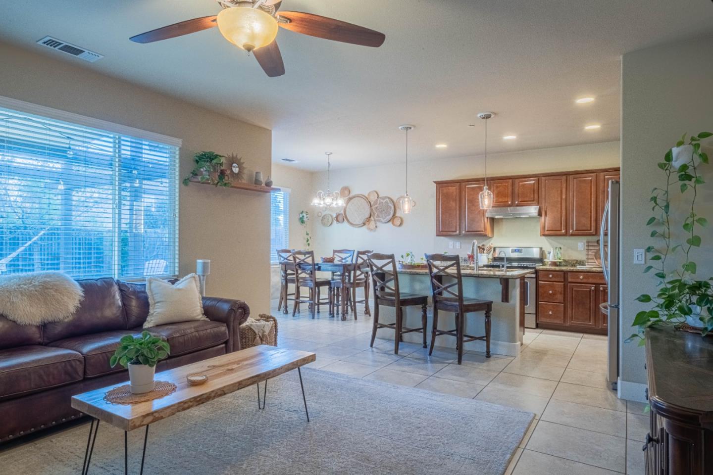 Detail Gallery Image 7 of 40 For 1581 Panorama Dr, Hollister,  CA 95023 - 4 Beds | 2 Baths