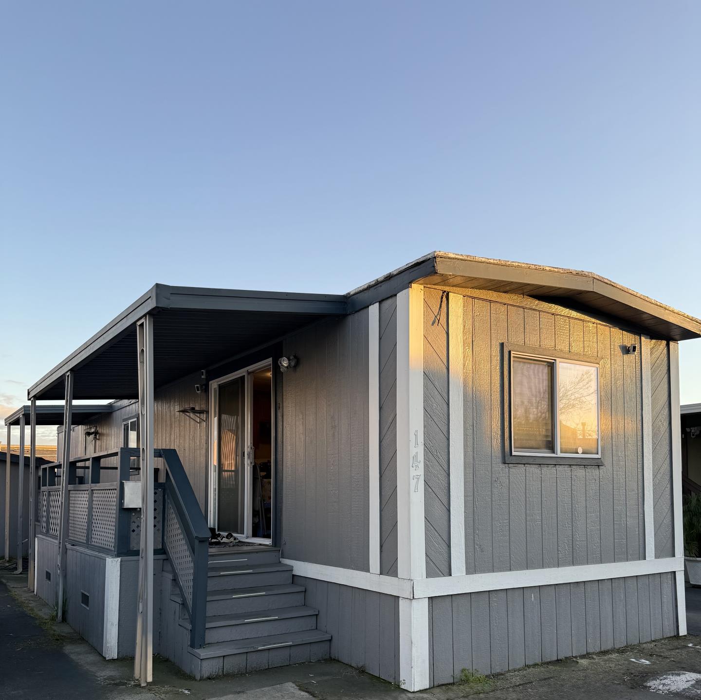 Front Image Thumbnail for ML82041205