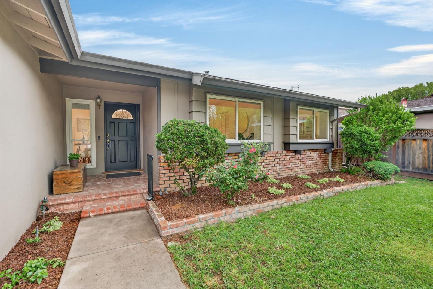 Detail Gallery Image 4 of 42 For 2467 Nightingale Dr, San Jose,  CA 95125 - 3 Beds | 2 Baths