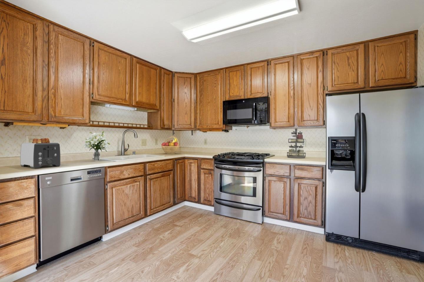 Detail Gallery Image 10 of 49 For 1372 Alicante Dr, Pacifica,  CA 94044 - 2 Beds | 2/1 Baths