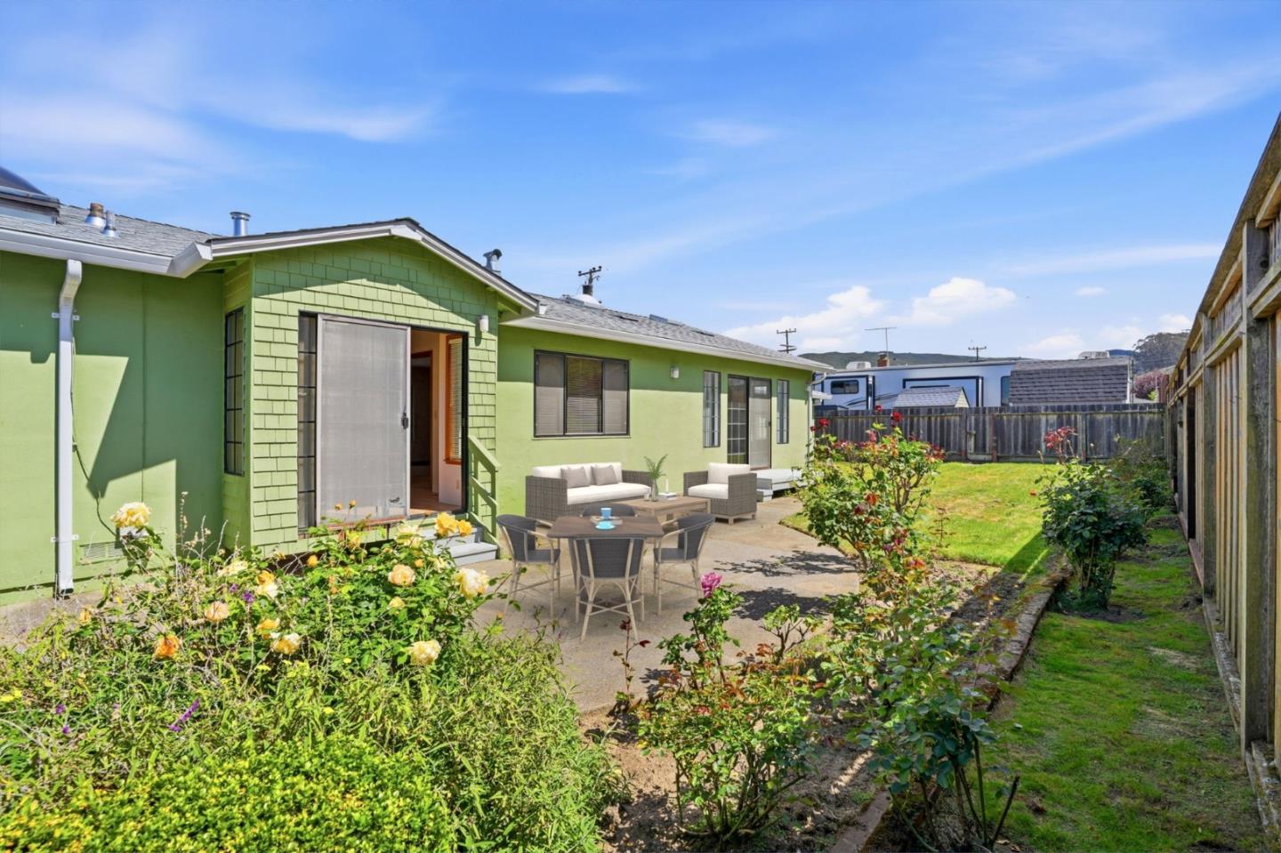 Detail Gallery Image 25 of 49 For 1372 Alicante Dr, Pacifica,  CA 94044 - 2 Beds | 2/1 Baths