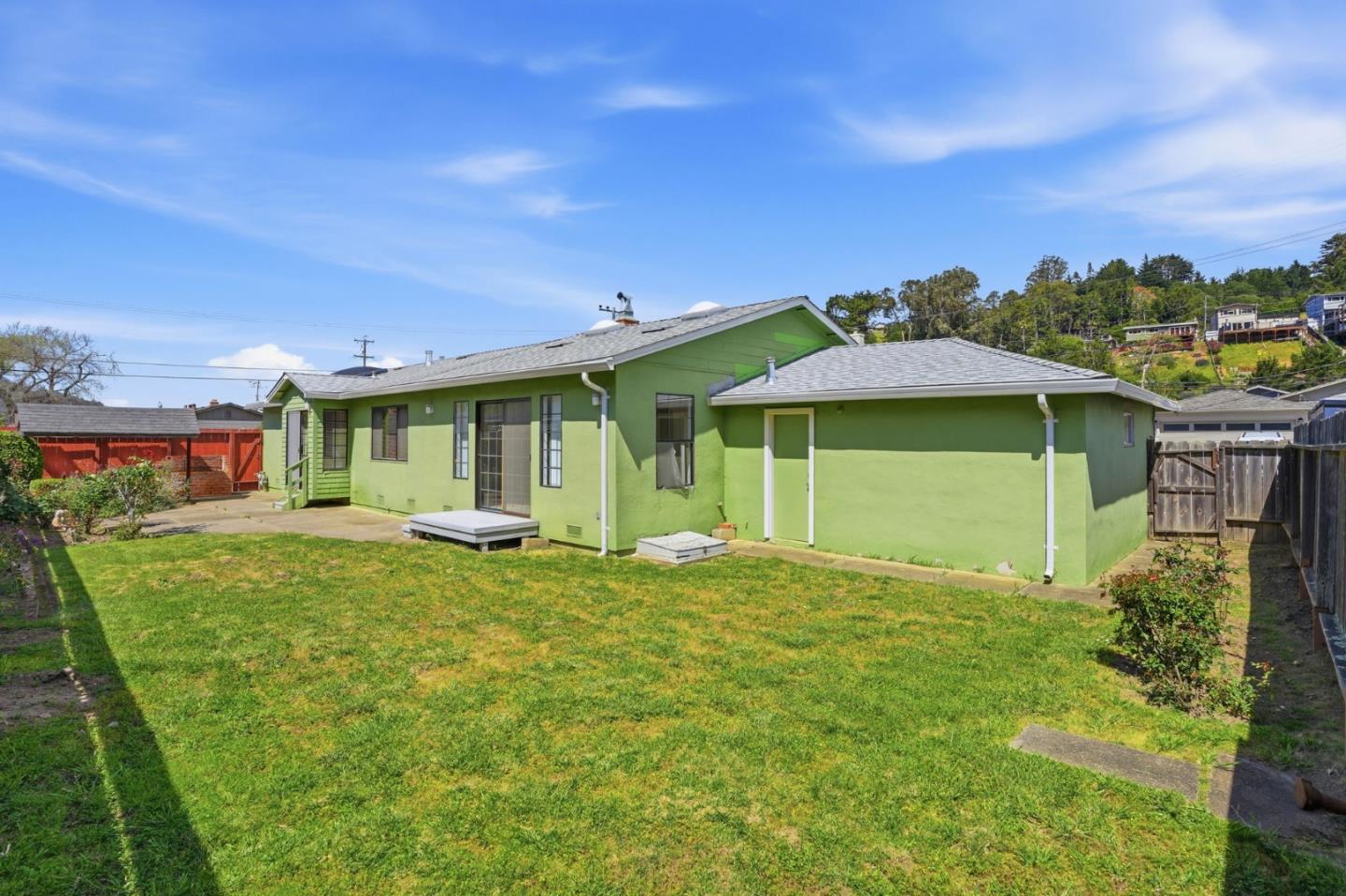 Detail Gallery Image 27 of 49 For 1372 Alicante Dr, Pacifica,  CA 94044 - 2 Beds | 2/1 Baths