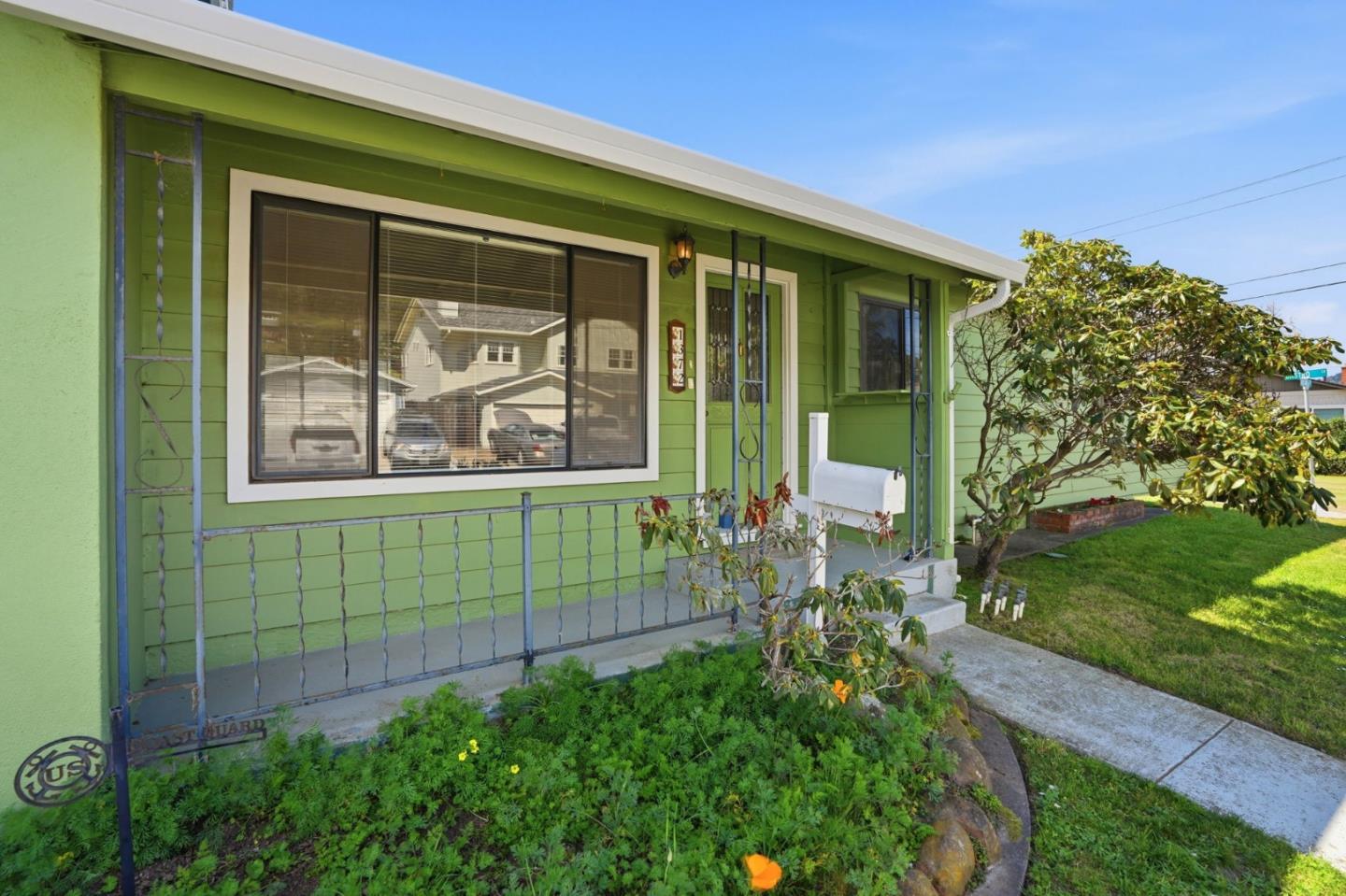 Detail Gallery Image 31 of 49 For 1372 Alicante Dr, Pacifica,  CA 94044 - 2 Beds | 2/1 Baths