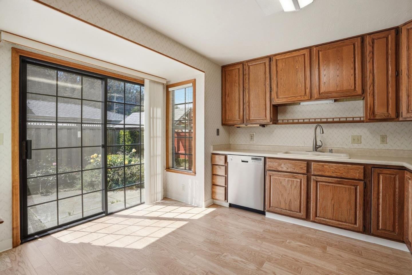 Detail Gallery Image 38 of 49 For 1372 Alicante Dr, Pacifica,  CA 94044 - 2 Beds | 2/1 Baths