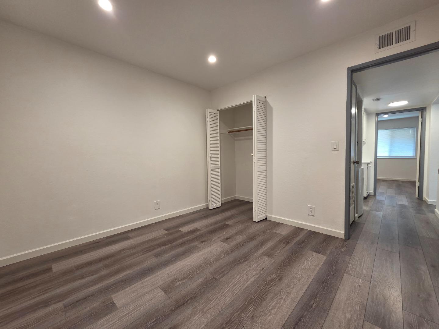 Detail Gallery Image 10 of 17 For 2201 Monroe St #301,  Santa Clara,  CA 95050 - 2 Beds | 1 Baths