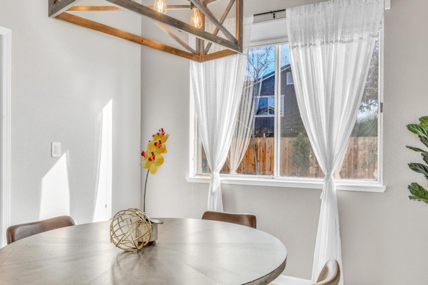 Detail Gallery Image 7 of 54 For 810 Coventry Cir, Brentwood,  CA 94513 - 4 Beds | 2/1 Baths