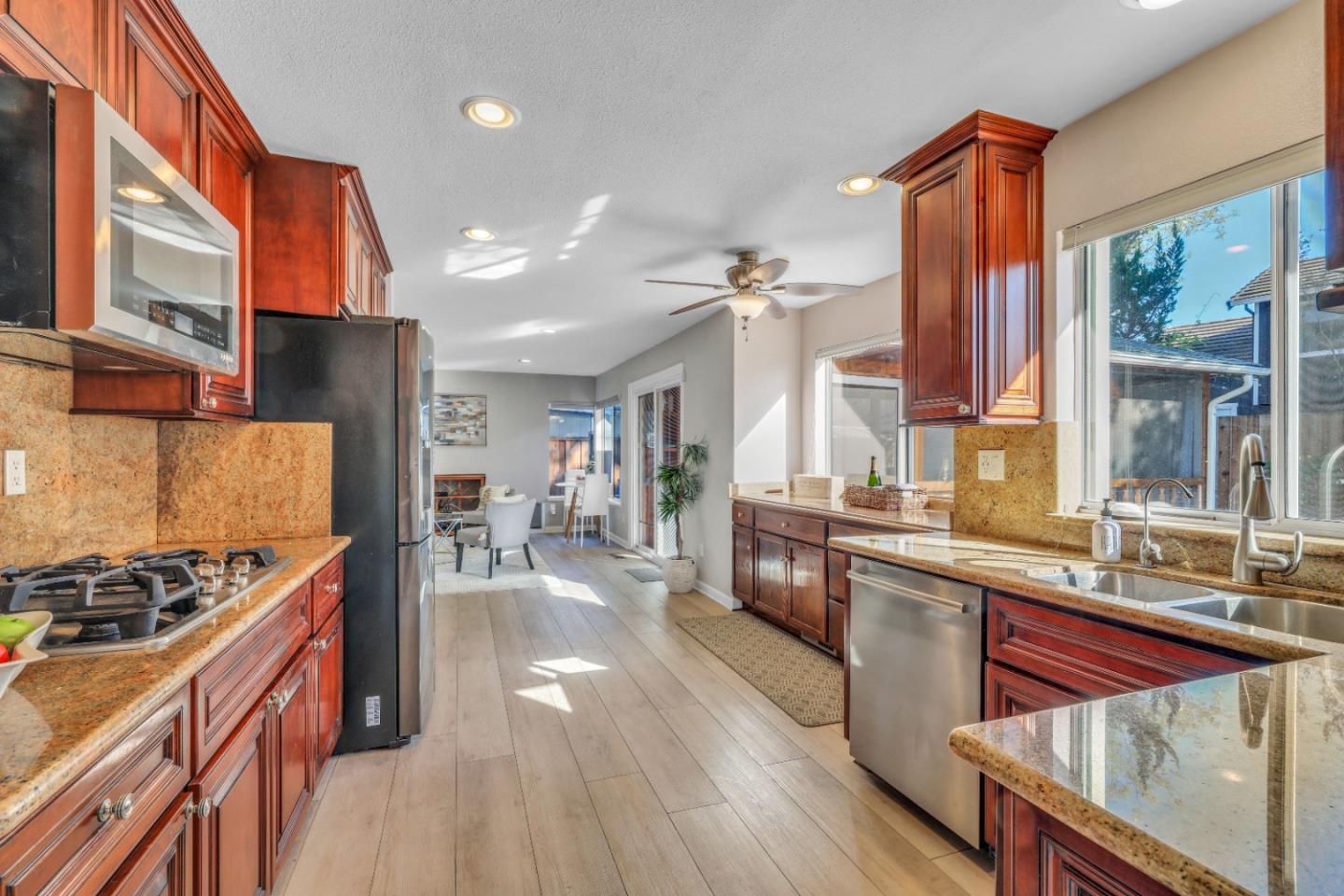 Detail Gallery Image 8 of 54 For 810 Coventry Cir, Brentwood,  CA 94513 - 4 Beds | 2/1 Baths