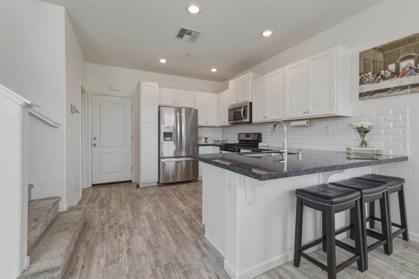 Detail Gallery Image 11 of 48 For 1180 Julia Cir, Hollister,  CA 95023 - 3 Beds | 2/1 Baths