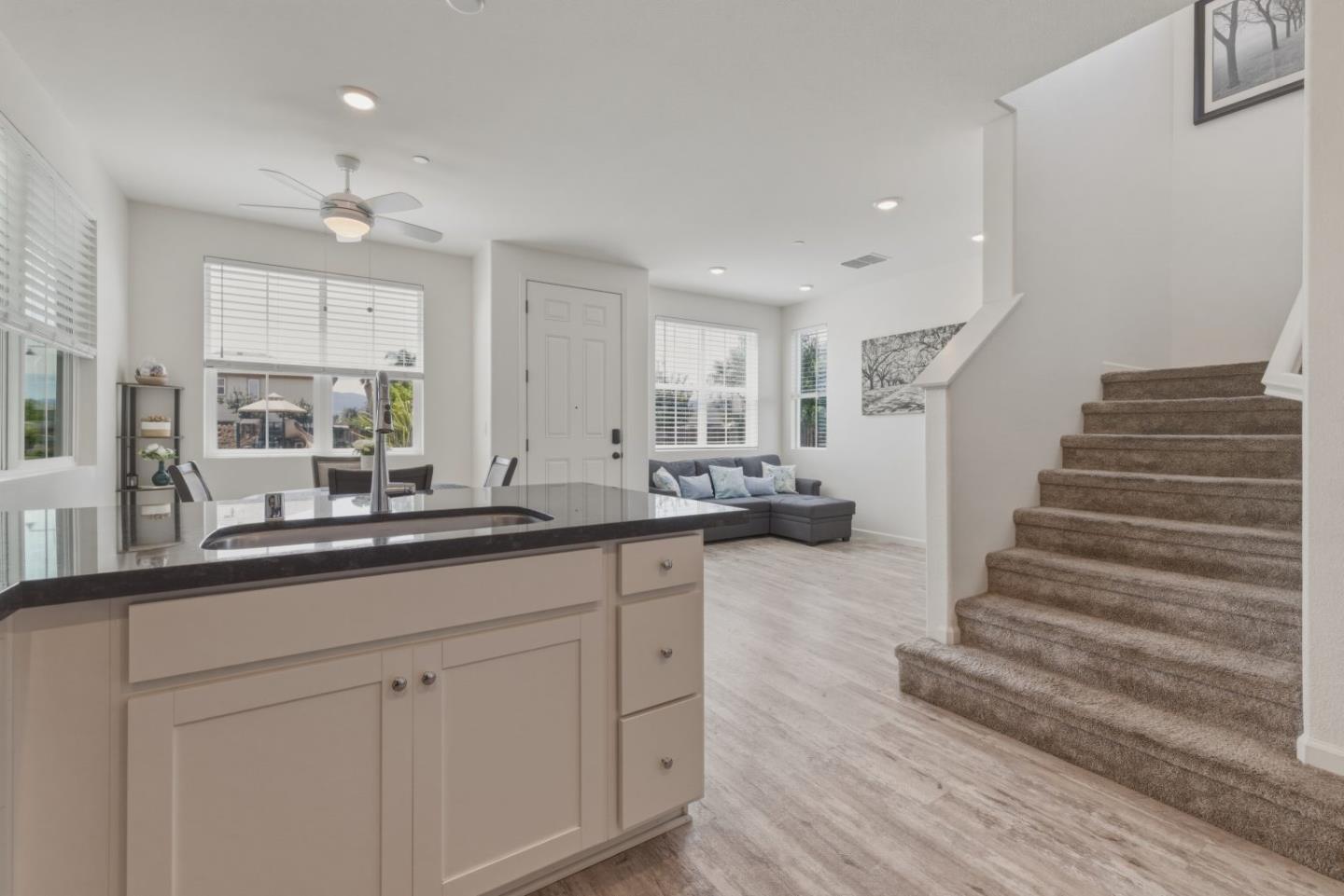 Detail Gallery Image 13 of 48 For 1180 Julia Cir, Hollister,  CA 95023 - 3 Beds | 2/1 Baths