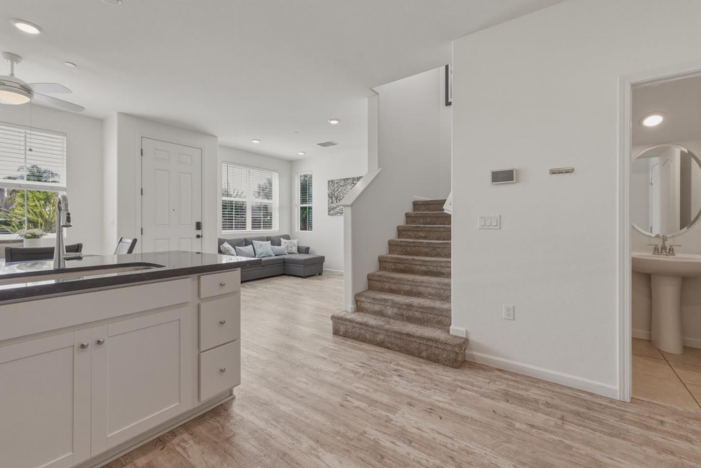 Detail Gallery Image 14 of 48 For 1180 Julia Cir, Hollister,  CA 95023 - 3 Beds | 2/1 Baths