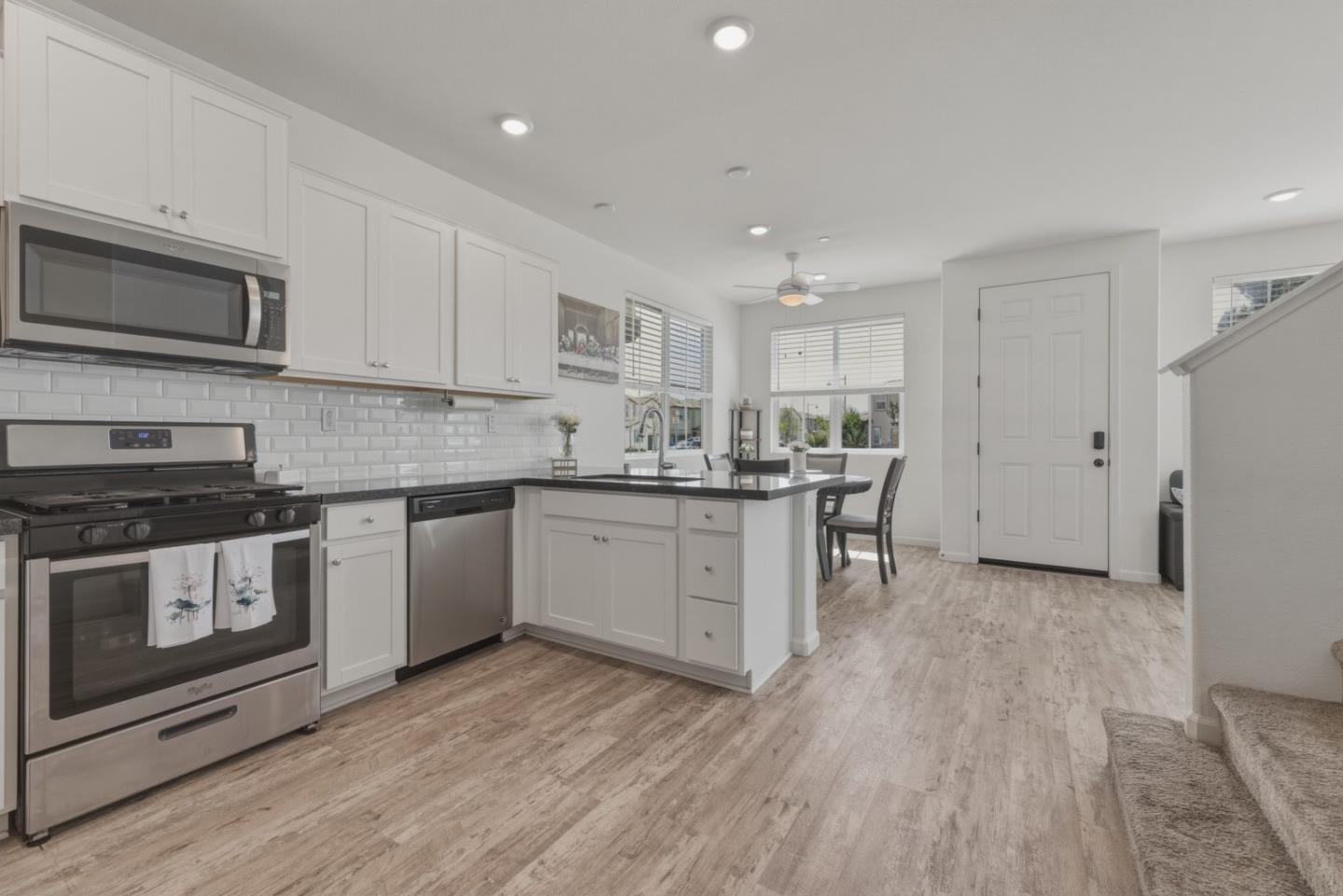 Detail Gallery Image 15 of 48 For 1180 Julia Cir, Hollister,  CA 95023 - 3 Beds | 2/1 Baths