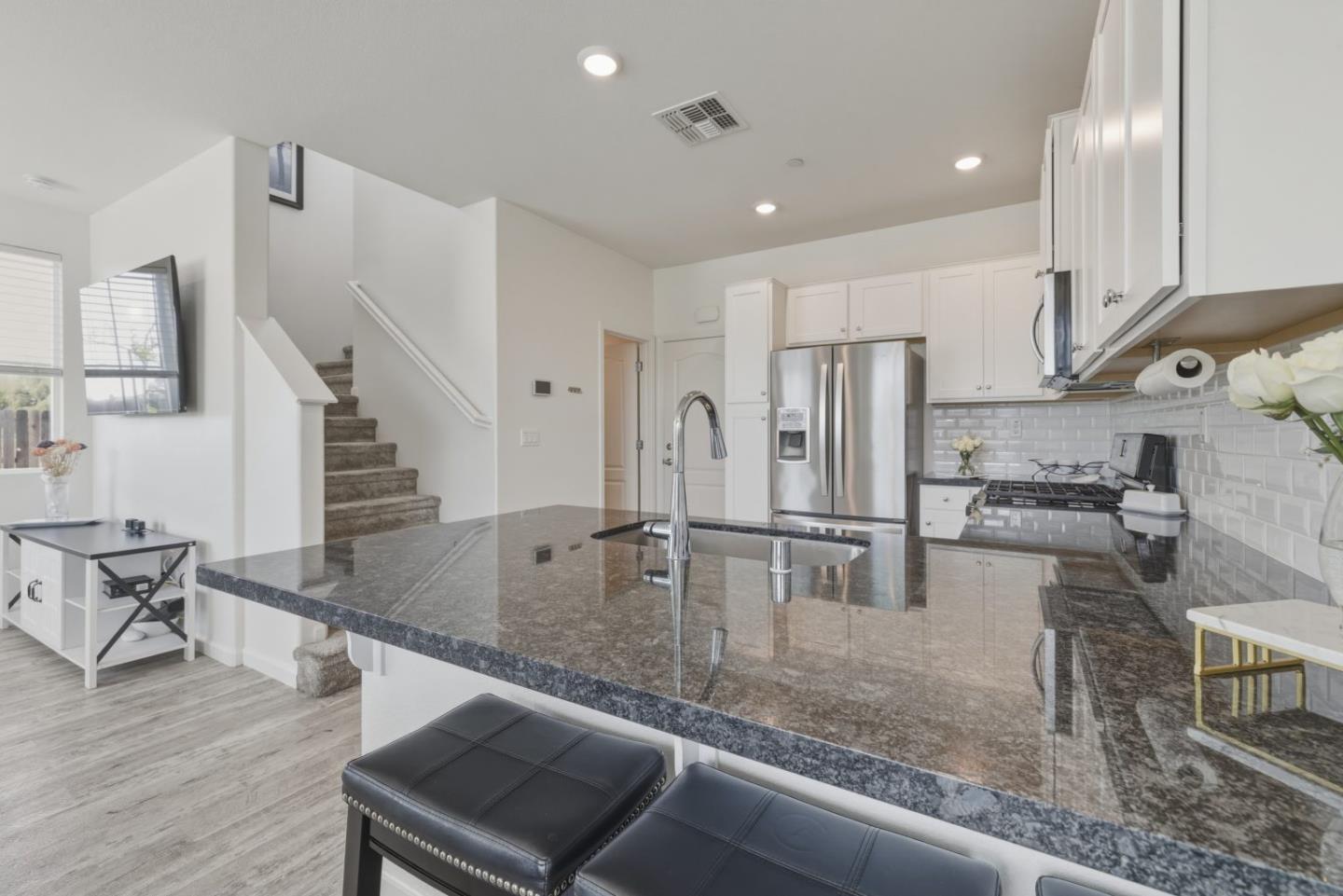 Detail Gallery Image 16 of 48 For 1180 Julia Cir, Hollister,  CA 95023 - 3 Beds | 2/1 Baths