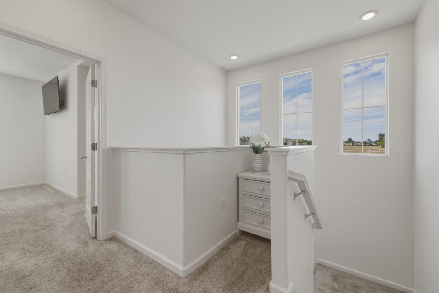 Detail Gallery Image 19 of 48 For 1180 Julia Cir, Hollister,  CA 95023 - 3 Beds | 2/1 Baths