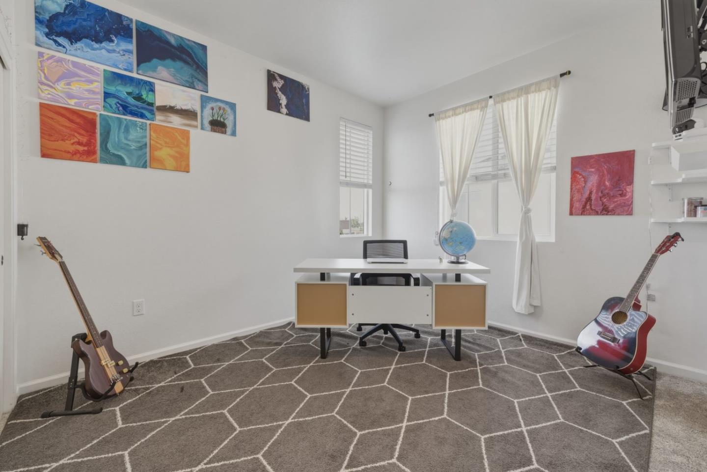 Detail Gallery Image 23 of 48 For 1180 Julia Cir, Hollister,  CA 95023 - 3 Beds | 2/1 Baths