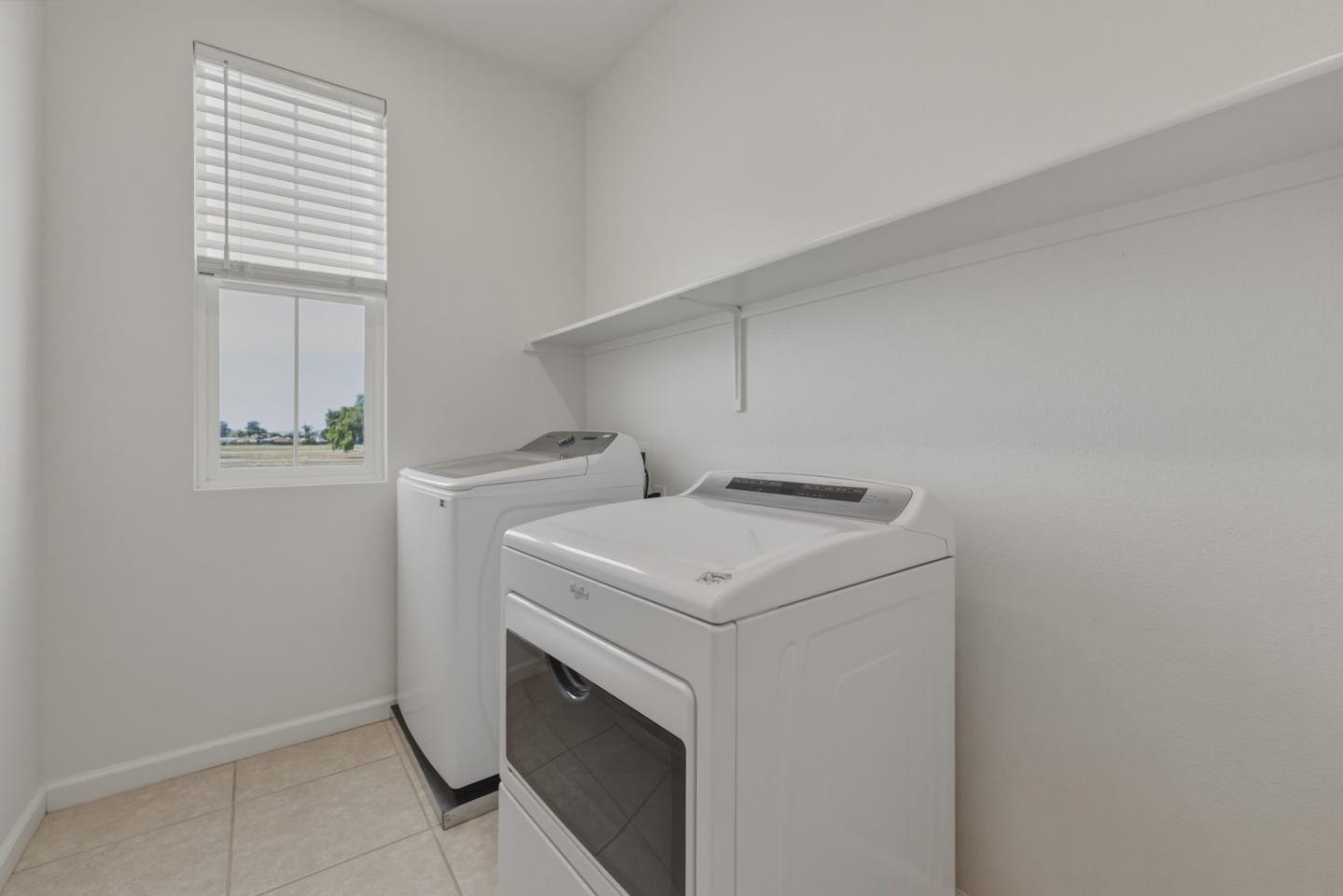 Detail Gallery Image 28 of 48 For 1180 Julia Cir, Hollister,  CA 95023 - 3 Beds | 2/1 Baths