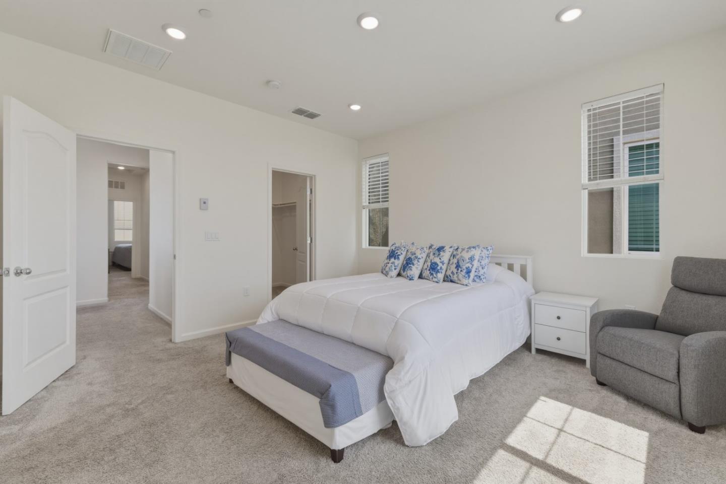 Detail Gallery Image 31 of 48 For 1180 Julia Cir, Hollister,  CA 95023 - 3 Beds | 2/1 Baths