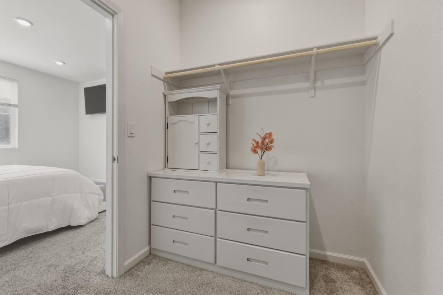 Detail Gallery Image 33 of 48 For 1180 Julia Cir, Hollister,  CA 95023 - 3 Beds | 2/1 Baths