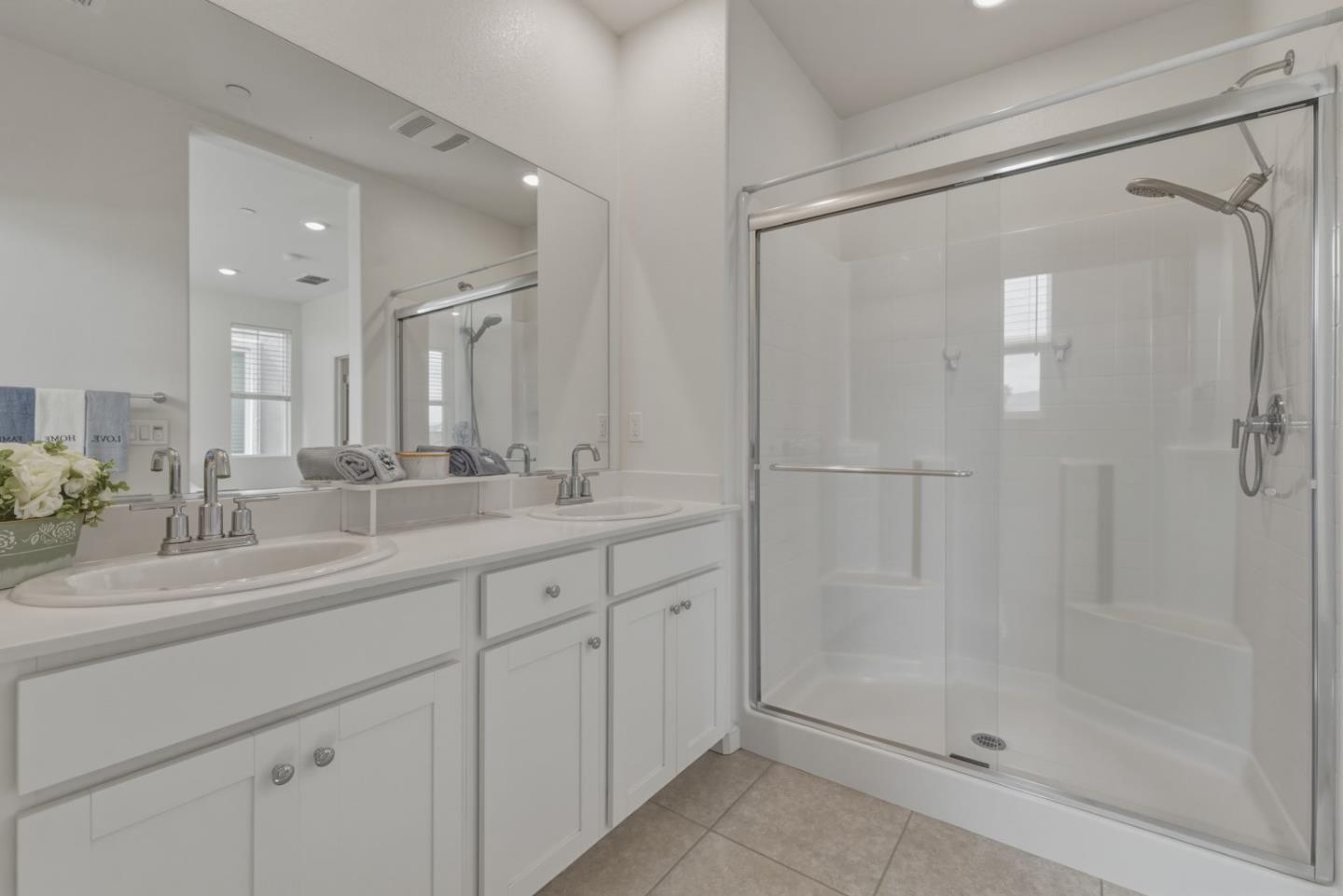 Detail Gallery Image 35 of 48 For 1180 Julia Cir, Hollister,  CA 95023 - 3 Beds | 2/1 Baths