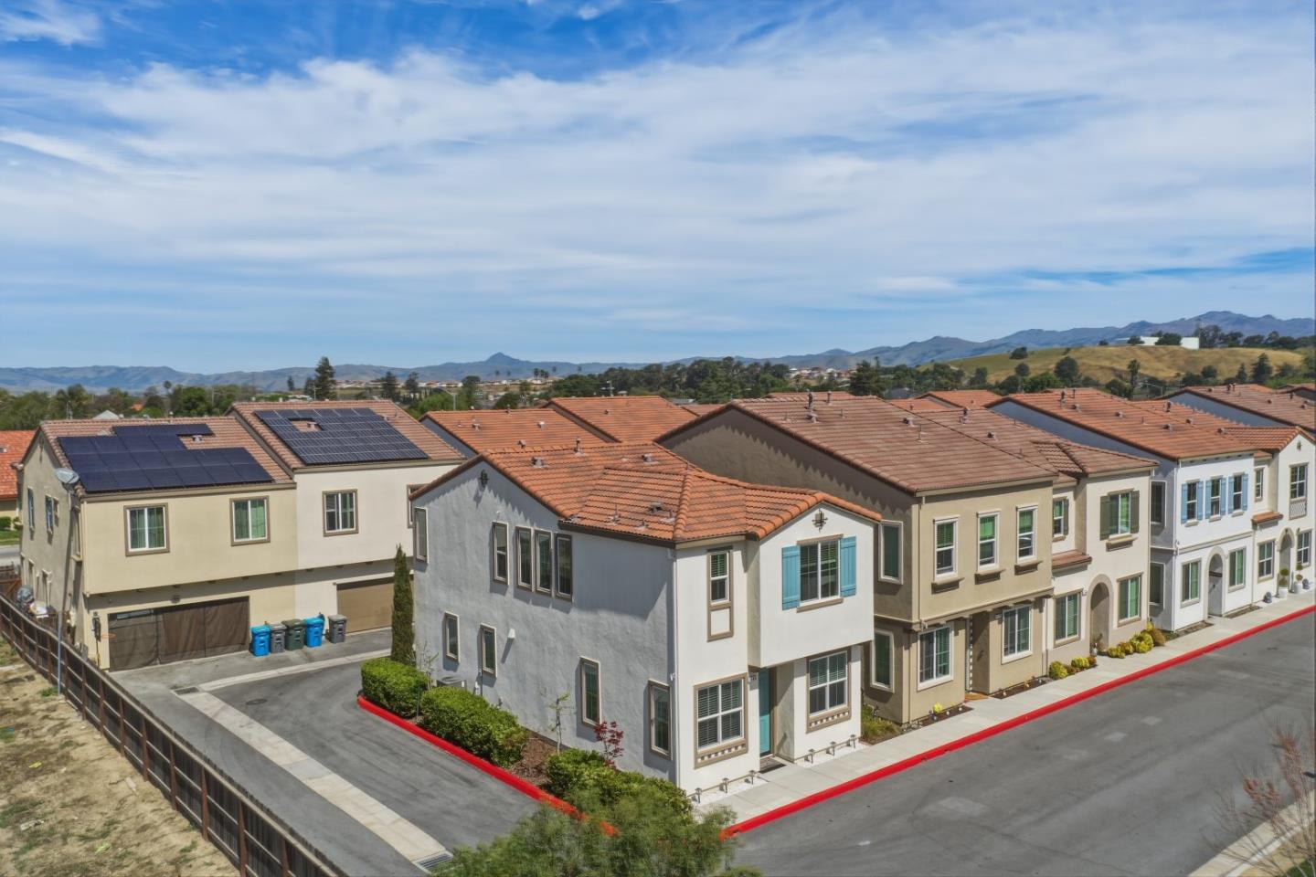 Detail Gallery Image 42 of 48 For 1180 Julia Cir, Hollister,  CA 95023 - 3 Beds | 2/1 Baths